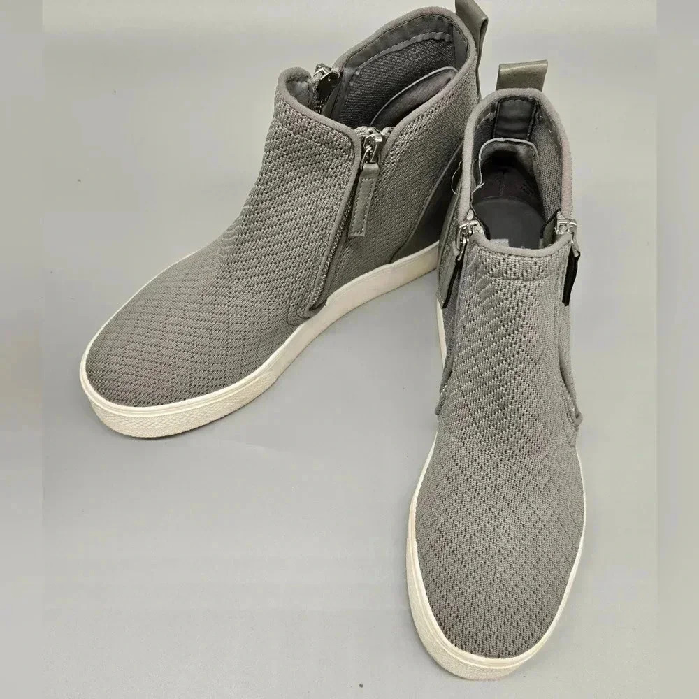 Steve Madden loxley Wedge gray snecker size 9